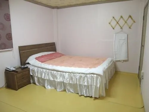 New Busan Jang Motel 2*,